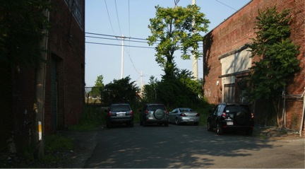FIGURE 18. North Section of Carter Street, Which Ends at Commuter Rail Tracks
Figure 18 shows Carter Street’s dead end at the commuter rail tracks.
